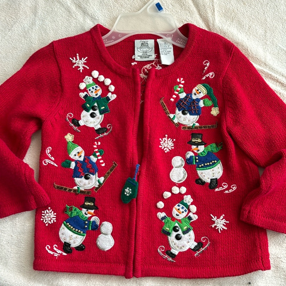 Girls Holiday sweater! Size 6 - perfectly for the upcominging season